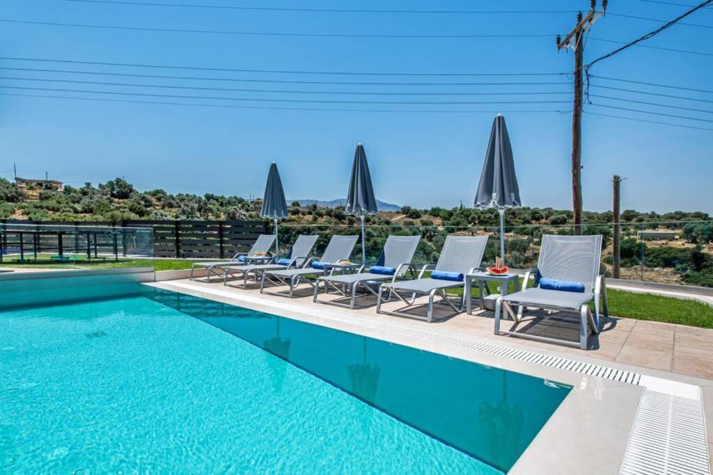 Villa Anthi, A Modern Villa With Salted Water Pool,Hot Tub & Bbq! Rétino Exterior foto